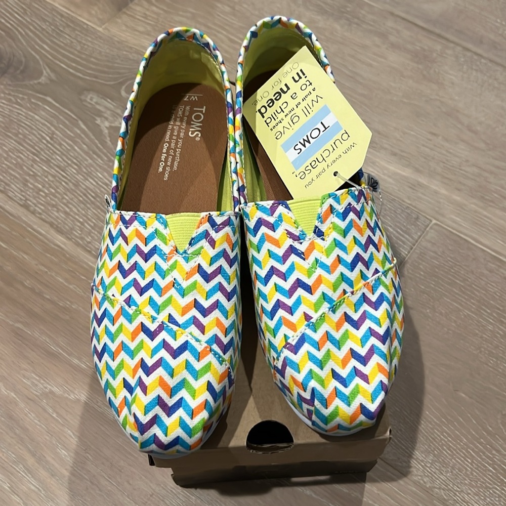 NWT colorful Toms